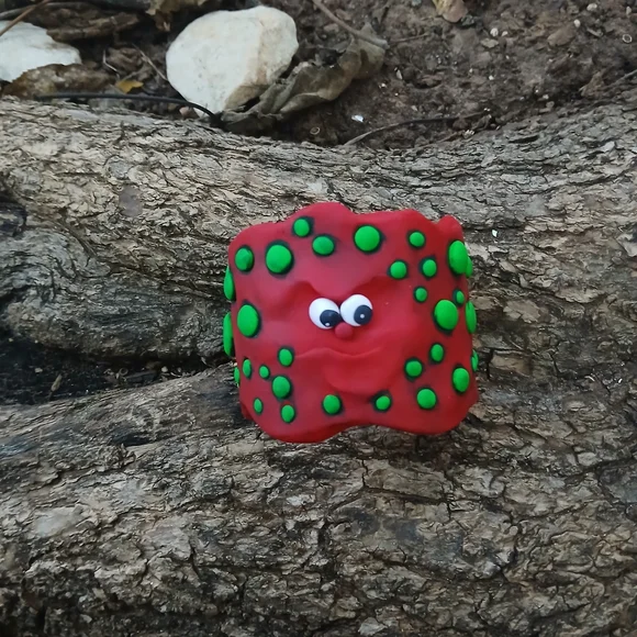 Red and Green Polka Dot Bracelet - Picture 4 of 9